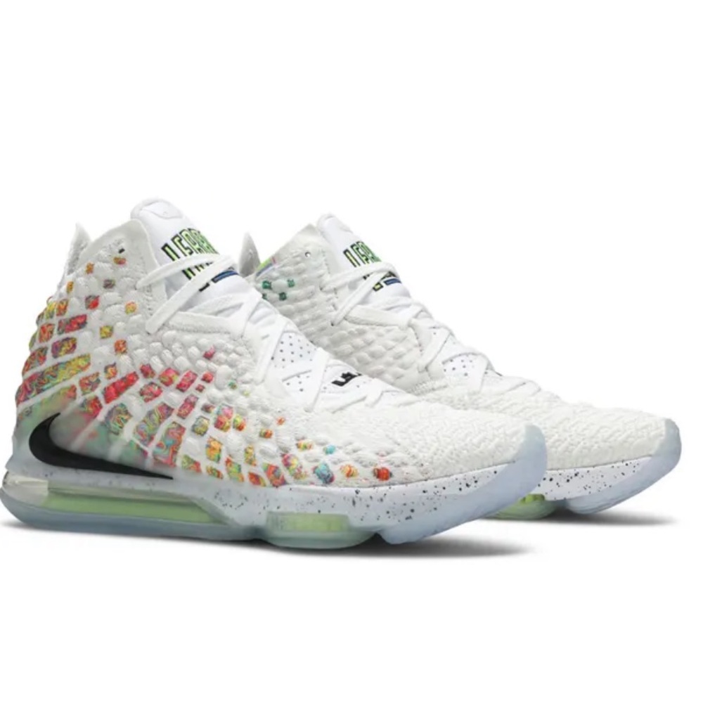 LN LeBron James Air Command Nike Sz 6